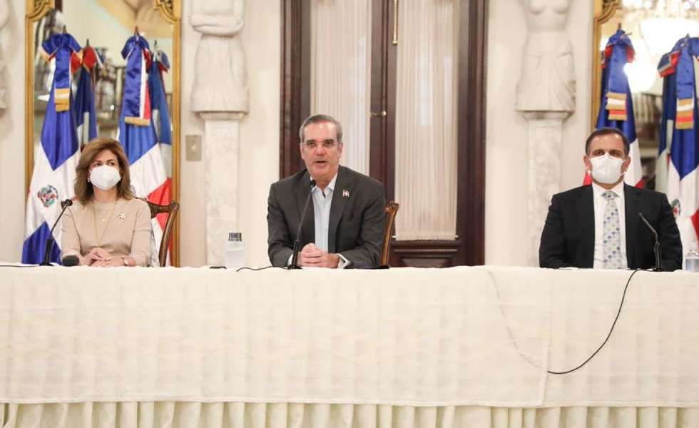 Raquel Peña, Luis Abinader y José Manuel Vicente.