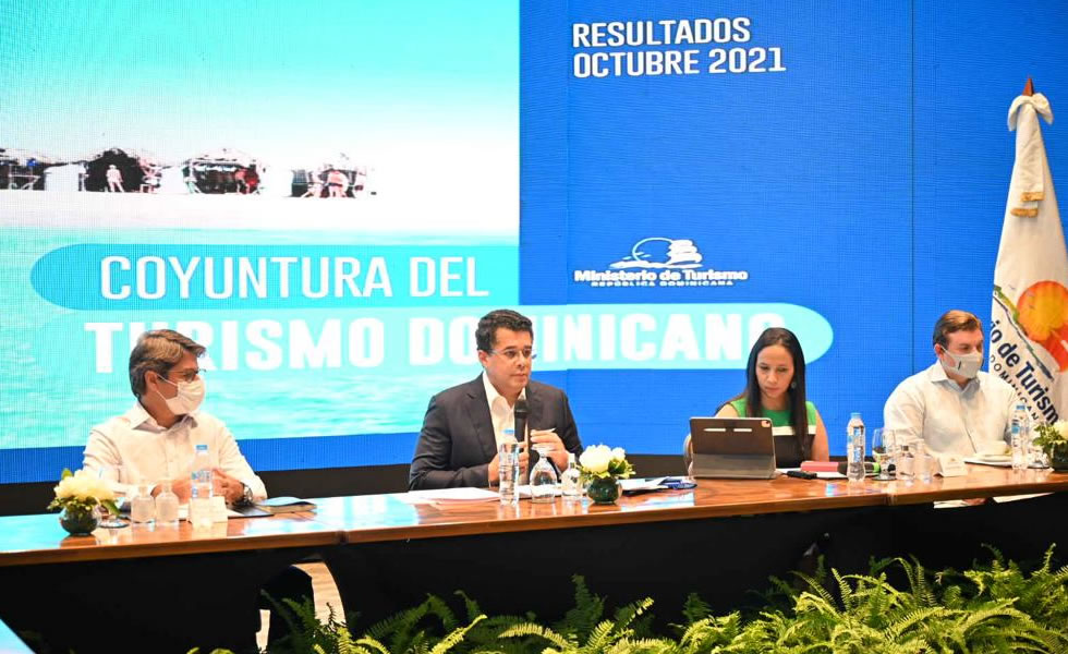 ministro de turismo dominicano y otros